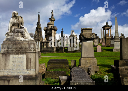 Gräber, Denkmäler und Mausoleen in Glasgow Necropolis Stockfoto