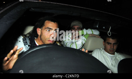 Carlos Tevez verlassen Cipriani Restaurant vor dem Schlafengehen Aspinals Casino London, England - 25.03.08 Stockfoto