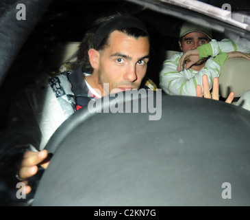 Carlos Tevez verlassen Cipriani Restaurant vor dem Schlafengehen Aspinals Casino London, England - 25.03.08 Stockfoto