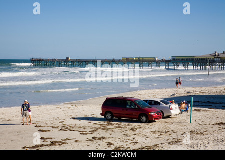 Daytonas weltberühmten Strand befahren darf, Thema, Einschränkungen und natürlich, Ozean-Gezeiten, Daytona Beach, FL. Stockfoto