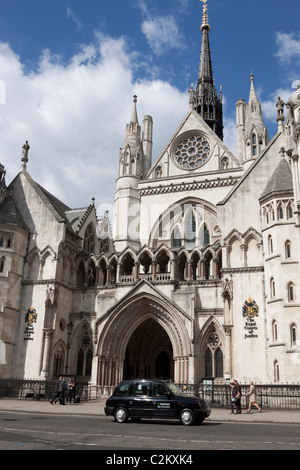 Die Royal Courts of Justice, Heimat des Obersten Gerichtshofs.  Der Strand, London, England. UK Stockfoto