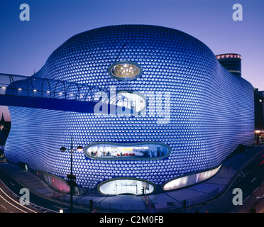 Selfridges, Birmingham, England. (2003) - außen in der Abenddämmerung Stockfoto