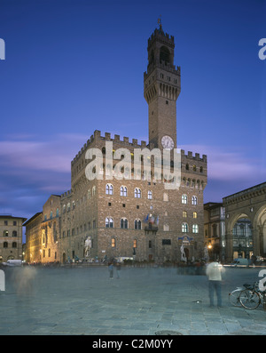 Piazza della Signoria, Florenz, Toskana. Rathaus in der Nacht. Stockfoto