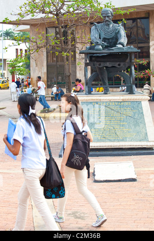 Plaza Cervantes, Statue von Miguel de Cervantes Saavedra, Cartagena, Kolumbien Stockfoto