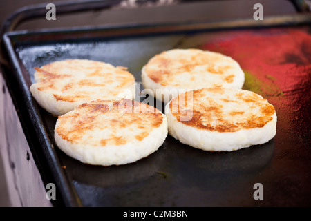 Arepas Con Queso, Getsamani, Altstadt, Cartagena, Kolumbien Stockfoto