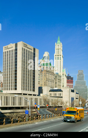 PACE University und Woolworth building downtown Manhattan Stockfoto