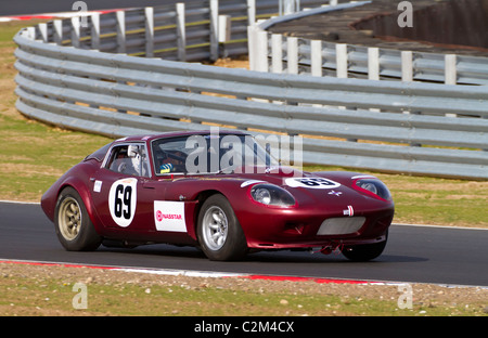 Gary Raffray in 1969 Marcos GT während der CSCC Swinging Sixties-Serie-Rennen in Snetterton, Norfolk, Großbritannien. Stockfoto