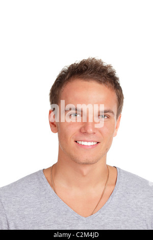 Hübscher junger Mann lächelnd. Isoliert auf weißem Hintergrund. Studio gedreht. Stockfoto
