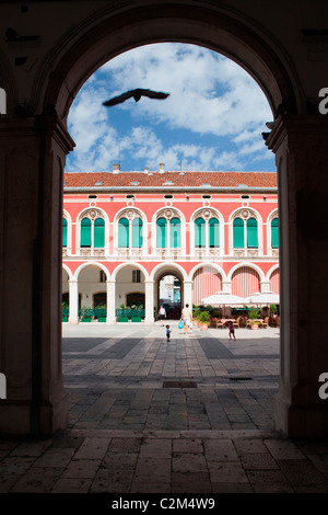 Ein typischer Platz in Split (Kroatien). Stockfoto