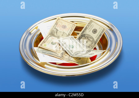 Knoxville, Tennessee, Vereinigte Staaten von Amerika; Amerikanisches Geld In einer Kirche mit Platte Stockfoto