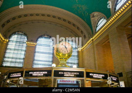 Grand Central Terminal Info-Stand und Uhr Stockfoto