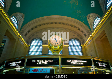 Grand Central Terminal Info-Stand und Uhr Stockfoto