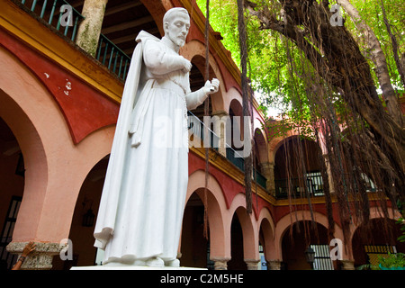 Rafael Nunez Universität in den Kreuzgängen der Iglesia De La Santa Orden, Cartagena, Kolumbien Stockfoto