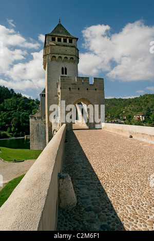 Pont Valentre über den Fluss Lot bei cahors.upright format.copy Raum. Stockfoto