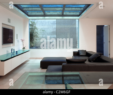 Kanone Ort, Hampstead, 2005. Gestalteten Wohn-Interieur. Familie Wohnzimmer mit Flachbild-TV. Stockfoto