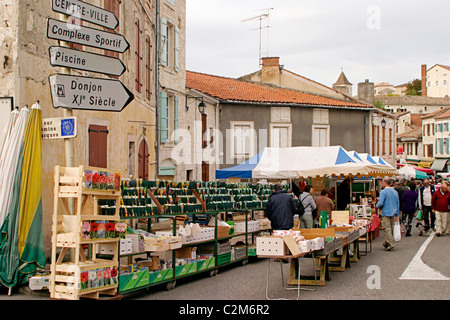 Der Markt in Frankreich Montcuq. Stockfoto