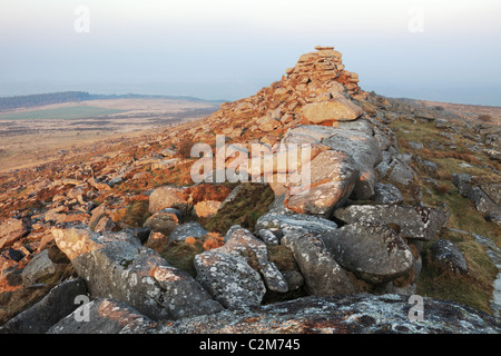 Kilmar Tor auf Bodmin Moor in Cornwall im späten Abendlicht getaucht Stockfoto