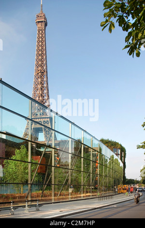 Musée de Quai Branly, Paris, 2006. Quai Branly Fassade mit Gärten von Gilles Clement. Stockfoto