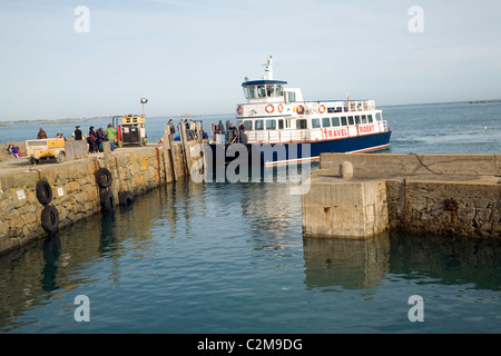 Fähre am Kai Herm Island Kanalinseln Stockfoto