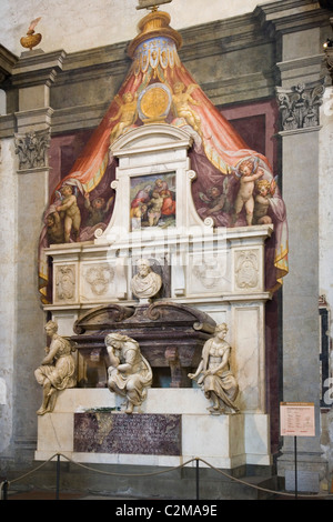 Michelangelos Grabmal, Basilika von Santa Croce Florenz, Italien. Stockfoto