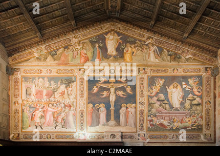 Die Kreuzigung von Taddeo Gaddi. Fresko in der Sakristei, Basilika von Santa Croce, Florenz, Italien. - Stockfoto