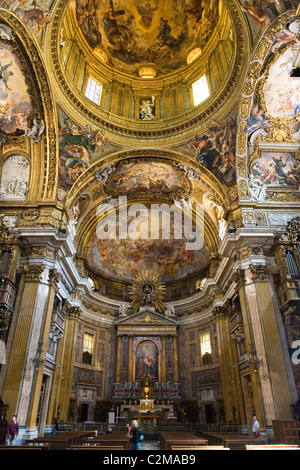 Blick auf den Altar und Dome in Chiesa del Gesu, Rom. Stockfoto