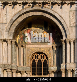 Basilica di San Marco (Markusdom), Venedig - architektonische Details. Stockfoto