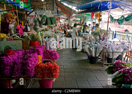 Blumenhändler auf Pak Khlong Talat Markt in Bangkok, Thailand Stockfoto