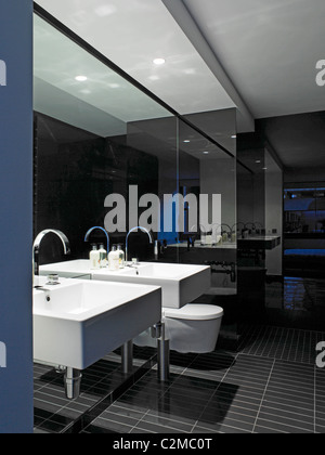Modernes Badezimmer Stockfoto