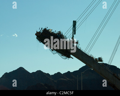 Silhouette des neuen Hoover-Damm-Brücke im Bau, Nevada-Seite Stockfoto