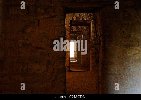 Sandsteinmauern und Multi-Eingang Haus, Aztec Ruins National Monument, New Mexico State, USA Stockfoto