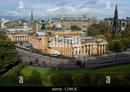 Die National Gallery of Scotland von der Royal Mile, Edinburgh zu sehen. Stockfoto