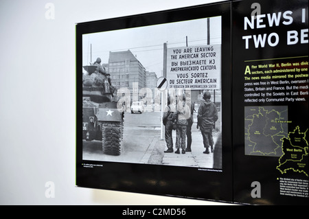 Foto von Zeichen aus besetzten Berlin, Newseum, News-Museum, Washington, DC, USA Stockfoto