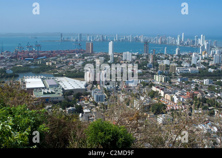 Blick über die moderne Stadt von Convento Santa Cruz La Popa, Cartagena, Kolumbien Stockfoto