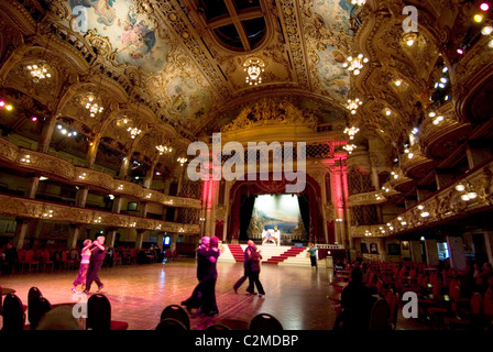 Der Tower Ballroom, als ein Roller Eisbahn eröffnet aber geändert zu einem Tanz Veranstaltungsort in den 1920er Jahren, Blackpool, England Stockfoto