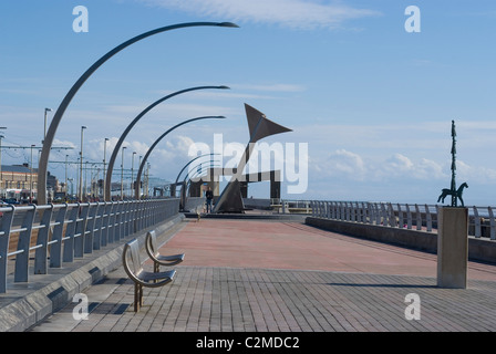 South Shore Promenade, Blackpool, Lancashire, England. Schwenkbare Windshelters. Stockfoto