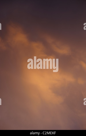 Wolken am späten Nachmittag Stockfoto