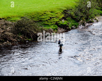 Angeln auf dem Fluss Ribble Mitton, Clitheroe, Lancashire, England, UK. Stockfoto