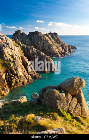 Treryn Dinas Landzunge die Website von einem Eisenzeit Fort und der Stein der Logan Rock, Cornwall England UK Stockfoto