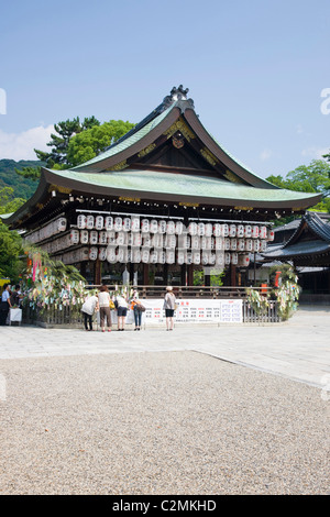 Das Hauptgebäude am Yasaka-Schrein in Kyoto, Japan Stockfoto