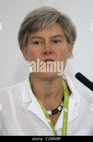 KATE GREEN MP ARBEITSPARTEI 29. September 2010 MANCHESTER Stadtzentrum von MANCHESTER ENGLAND Stockfoto