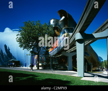 Erleben Sie Musik-Projekt in Seattle, Washington, USA, 2000. Außen mit Hochbahn. Stockfoto
