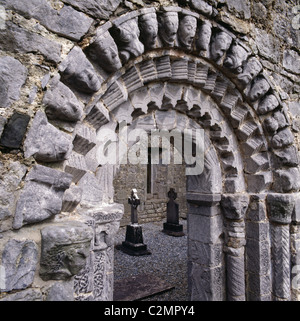 Dysert O' Dea Kloster im County Clare, Irland. 12. Jh. romanische Eingang. Stockfoto