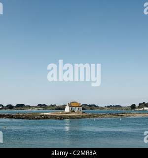 Kleines Fischerhaus auf einer Insel in Saint Cado, Morbihan, Bretagne, Frankreich, Europa Stockfoto