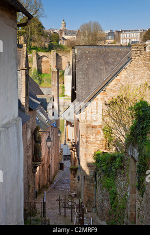 Alte mittelalterliche Straßenszene St. Goustan, Auray, Morbihan, Bretagne, Frankreich, Europa Stockfoto