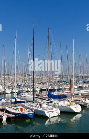 Marina mit Yachten Bretagne, Frankreich in La Trinité-Sur-Mer in Morbihan Stockfoto