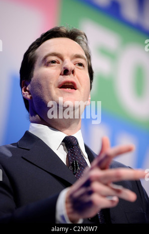 George Osbourne MP befasst sich mit den ersten Tag des konservativen Frühling Forum, Brighton, 27. Februar 2010. Stockfoto