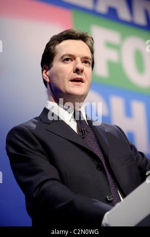 George Osbourne MP befasst sich mit den ersten Tag des konservativen Frühling Forum, Brighton, 27. Februar 2010. Stockfoto