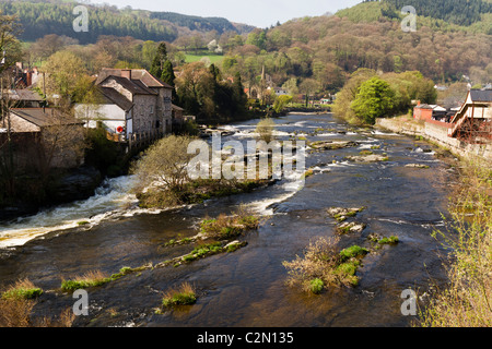 Der Fluss Dee laufen durch Llangollen, Wales. Stockfoto