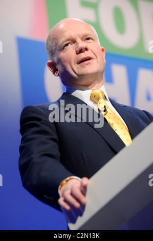 William Hague MP befasst sich mit den ersten Tag des konservativen Frühling Forum, Brighton, 27. Februar 2010. Stockfoto